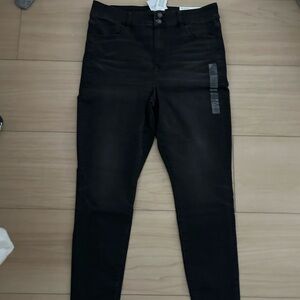 Women’s Black High-Waist Skinny Jeans
